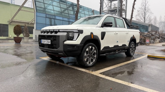 KGM 무쏘 디젤 엔진 모델 사진=육동윤 글로벌이코노믹 기자