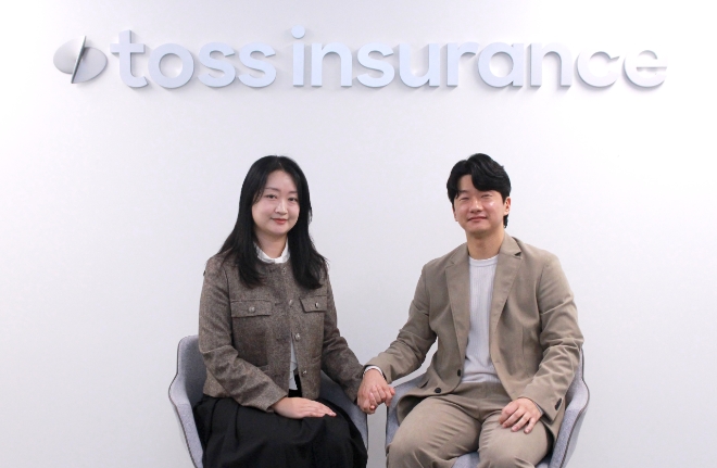 토스인슈어런스 직영 16지점 권용성(오른쪽) 팀장과 김나은 설계사. 사진=토스인슈어런스