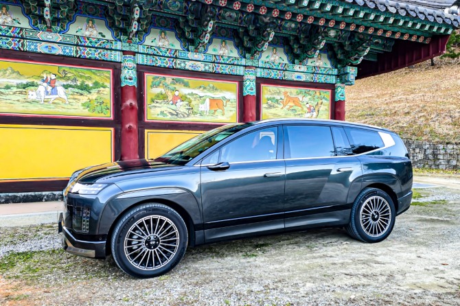 현대차 아이오닉9은 요트와 같은 캐릭터라인을 통해 대형SUV의 새로운 지향점을 보여주는 모델로 꼽힌다. 사진=글로벌이코노믹