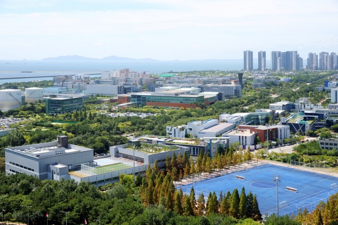 송도국제도시 4공구에 생산 및 연구시설을 확장 중인 셀트리온 전경. 사진=인천경제청