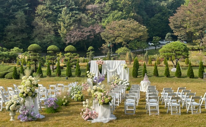 성남 분당 새마을 운동 중앙 연수원 돌뜰 정원 예식장. 사진=성남시