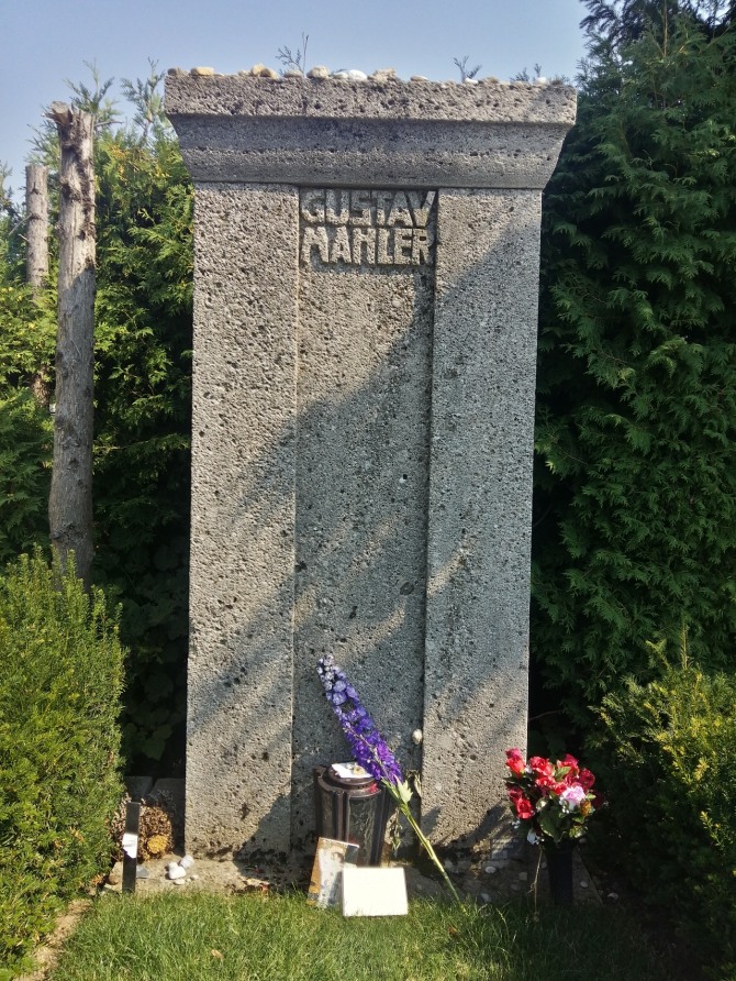 말러 묘비에 놓고온 편지와 꽃(2015.08.08)