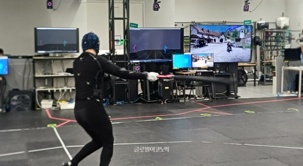 모션 캡처 스튜디오에선 실제 액션을 연기하는 스턴트 배우도 만나볼 수 있었다. 사진=이원용 기자