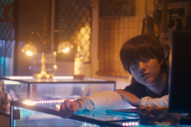 박세영 감독의 '슬라이드 스트럼 뮤트'