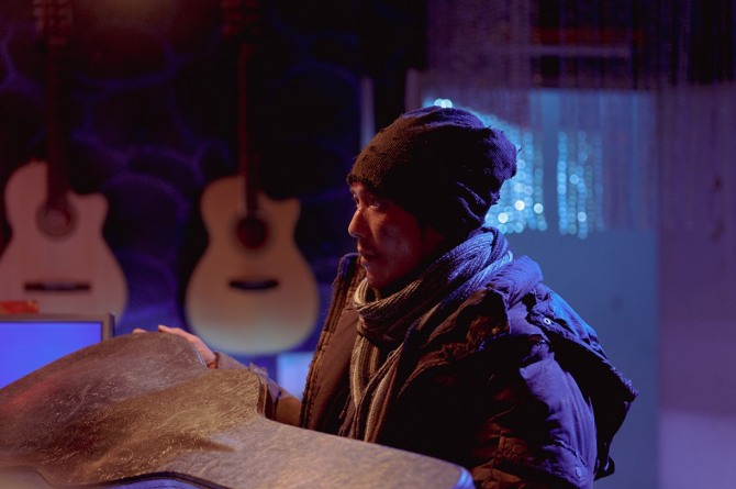 박세영 감독의 '슬라이드 스트럼 뮤트'