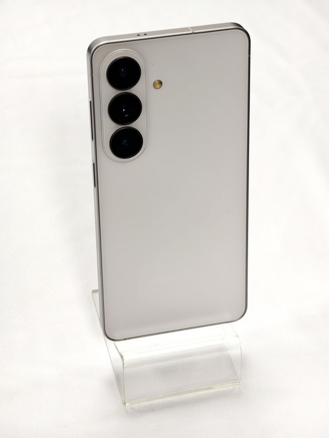 갤럭시 S26 화이트 제품. 사진=장용석 기자