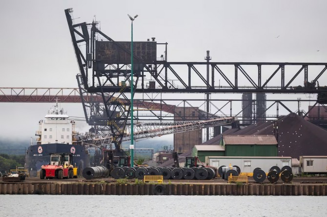 온타리오주 수세인트마리(Sault Ste. Marie)에 위치한 알고마 스틸 공장의 전경. 한화오션은 이곳에 대규모 투자를 단행해 캐나다산 철강으로 잠수함을 건조하겠다는 '메이크 인 캐나다' 전략을 입찰서에 담았다. 사진=The Canadian Press