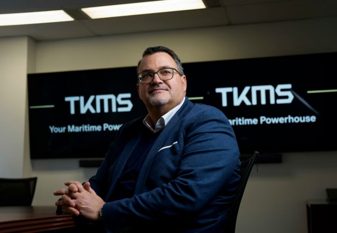 독일 잠수함 제조사 티센크루프 마린 시스템즈(TKMS)의 올리버 부르크하르트 최고경영자(CEO)가 캐나다 차세대 잠수함 사업과 관련해 발언하고 있다. TKMS는 노르웨이 방산기업 콩스버그와 함께 캐나다 잠수함 사업에 참여하고 있다. 사진=캐나다 프레스