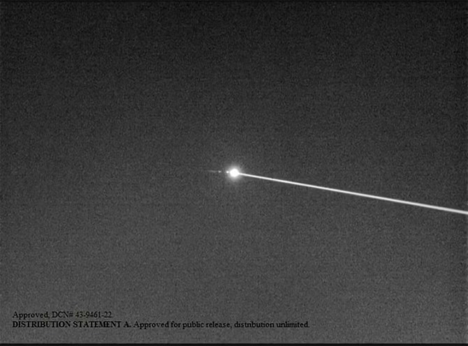 고에너지 레이저가 드론 표적을 조준하는 적외선 시험 영상 장면. 레이저 무기는 강력한 열 에너지를 집중시켜 표적 외피를 태워 파괴한다. 사진=록히드마틴