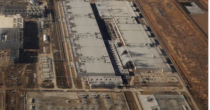 미국 내 데이터센터 전력 소비는 2024년 약 35기가와트(GW)에서 2035년에는 106GW로 3배 이상 불어날 전망이다. 에너지 조사 기관 클린뷰(Cleanview) 분석에 따르면 현재 미국 전역에서 추진 중인 56GW 규모의 데이터센터 자체 발전 설비 중 75%가 천연가스 방식이다. 사진=로이터