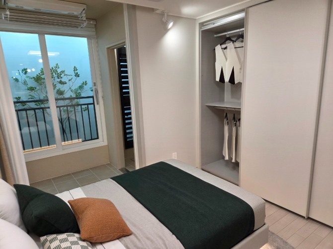 HL디앤아이한라는 6일 부천역 에피트 어바닉의 견본주택을 열고 분양을 시작했다. 사진은 부천역 에피트 어바닉 견본주택의 전용면적 64㎡A타입 침실. 사진=최재민 기자