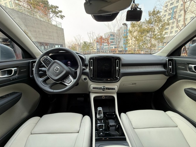 볼보 XC40 B4 AWD 인테리어 사진=육동윤 기자