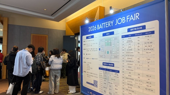 이날 오전 도슨트 투어를 앞두고 참가자들이 모여 있다. 사진=이지현 기자