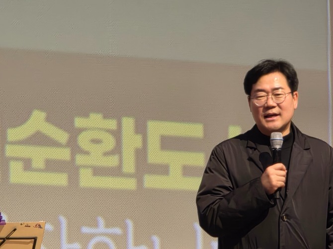 박찬대 의원이 출판 기념회 때 인사말을 하고 있다. 사진=김양훈 기자