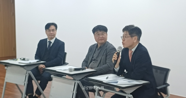 한국게임정책학회가 서울 청계천 CKL기업지원센터에서 3월 13일 '게임법 전부개정안 주요 쟁점 세미나'를 열었다. 왼쪽부터 김원 법무법인 김앤장 변호사, 황성기 한양대학교 법학전문대학원 교수, 황정훈 법무법인 율촌 변호사. 사진=이원용 기자