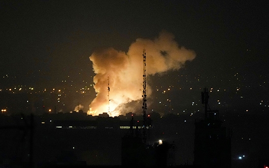 호르무즈 유조선 대폭발 ...로이터 긴급뉴스  하르그섬 폭격 미국-이란 전면전