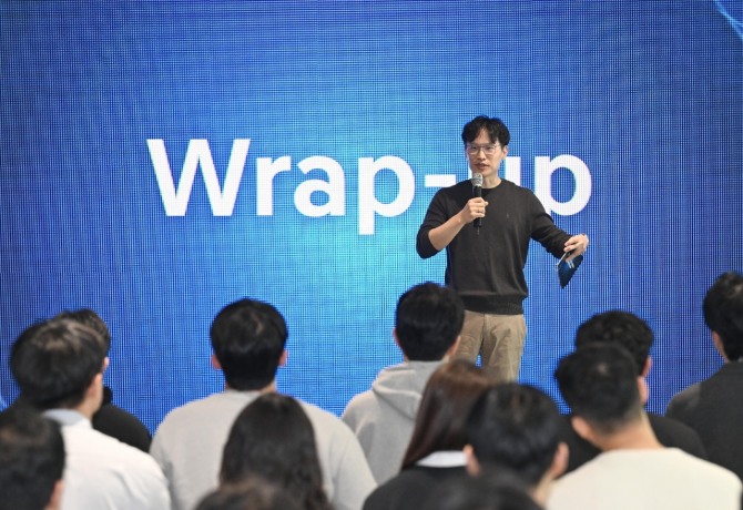 박민우 AVP본부 사장이 타운홀 미팅에서 메시지를 전달하고 있다. 사진=현대차그룹