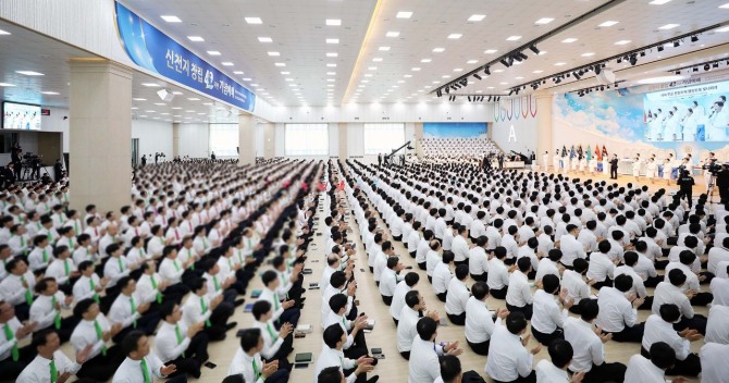 지난 15일 신천지 청주교회에서 신천지예수교회 창립 42주년 기념 예배를 드리는 성도들 전경. 사진=신천지