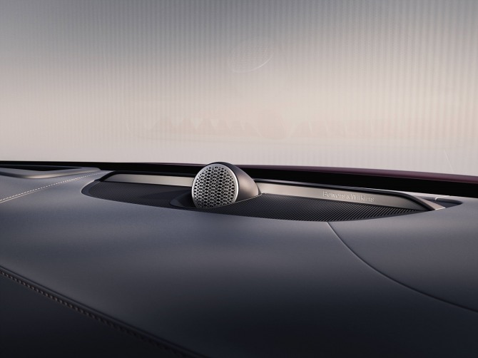 볼보 S90에 설치된 바워스앤윌킨스 스피커 