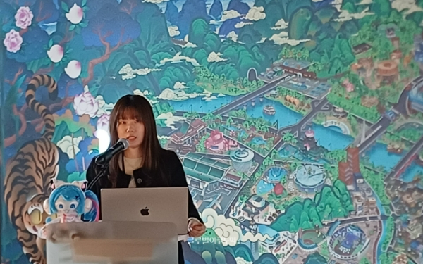 서울 강남 데브시스터즈 사옥에서 3월 23일 열린 '쿠키런: 오븐스매시' 사전 시연회 중 고지희 데브시스터즈 프로젝트 매니저(PM)가 게임에 대해 소개하고 있다. 사진=이원용 기자