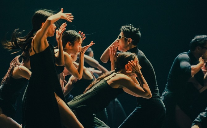 서연수 안무, 강요찬 연출, 김보람 협력안무의 '집 속의 집: 문 밖의 문'. 사진 BAKi