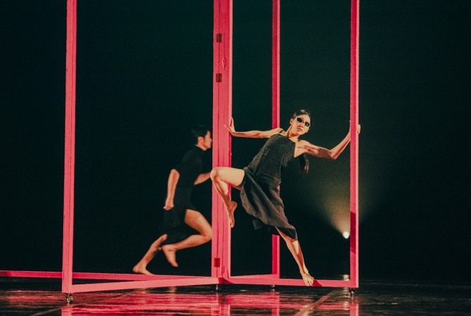 서연수 안무, 강요찬 연출, 김보람 협력안무의 '집 속의 집: 문 밖의 문'. 사진 BAKi