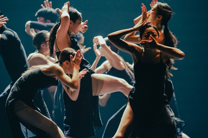 서연수 안무, 강요찬 연출, 김보람 협력안무의 '집 속의 집: 문 밖의 문'. 사진 BAKi