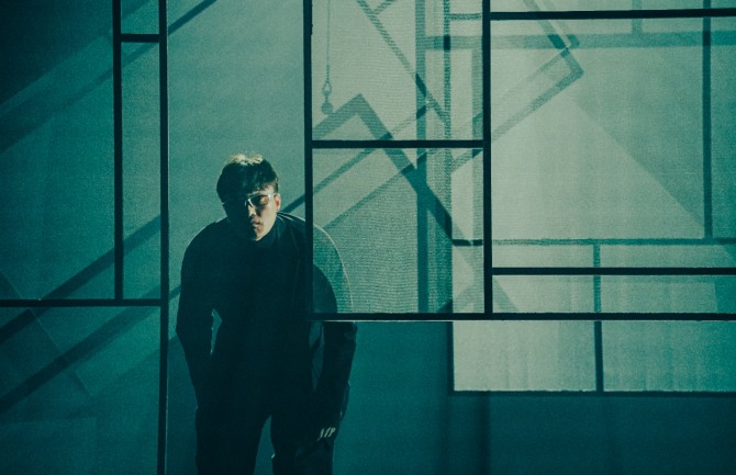 서연수 안무, 강요찬 연출, 김보람 협력안무의 '집 속의 집: 문 밖의 문'. 사진 BAKi