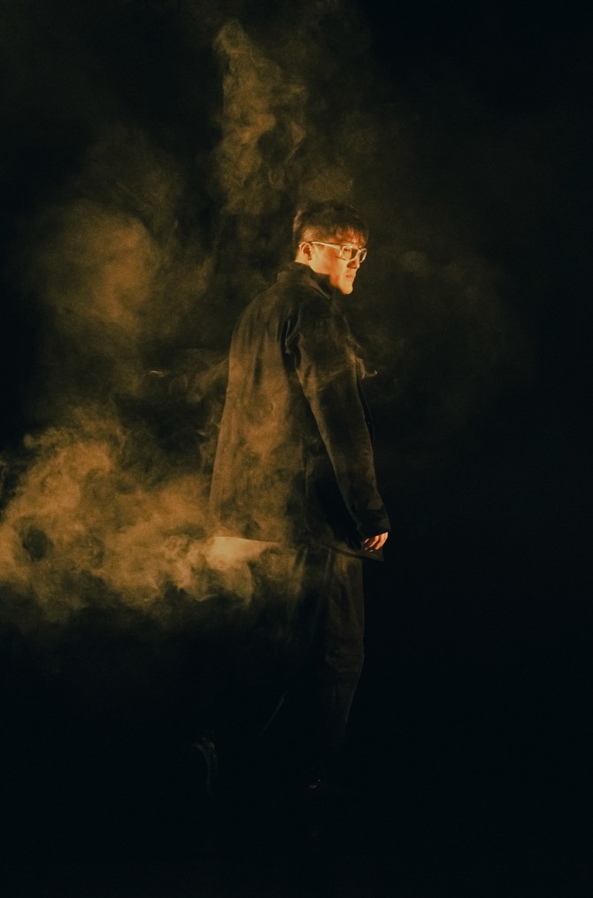 서연수 안무, 강요찬 연출, 김보람 협력안무의 '집 속의 집: 문 밖의 문'. 사진 BAKi