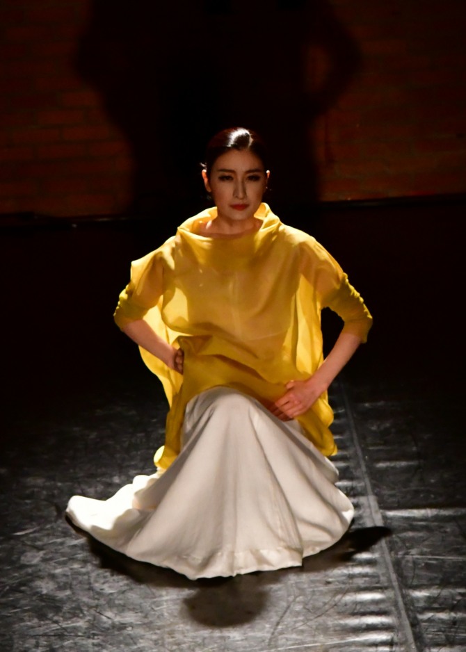 손미정 재안무의 '광(光)'