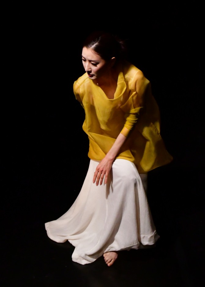 손미정 재안무의 '광(光)'