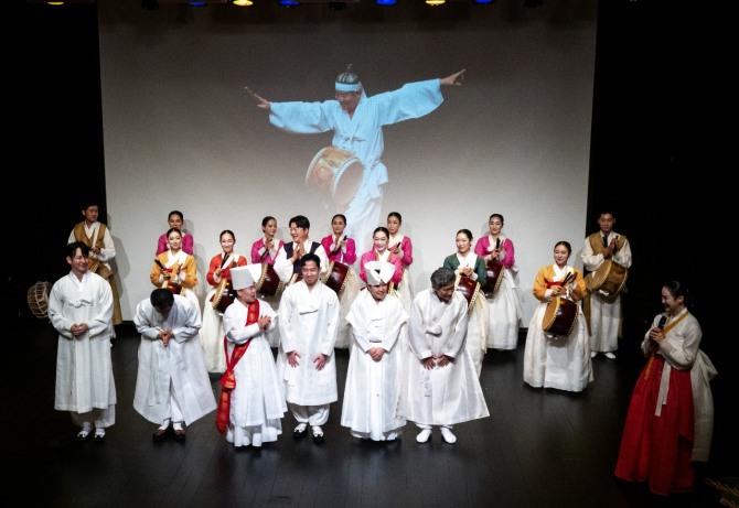 '예맥지무' 커튼 콜