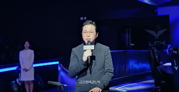 이정훈 LCK 사무총장이 미디어데이 개회사를 하고 있다. 사진=이원용 기자