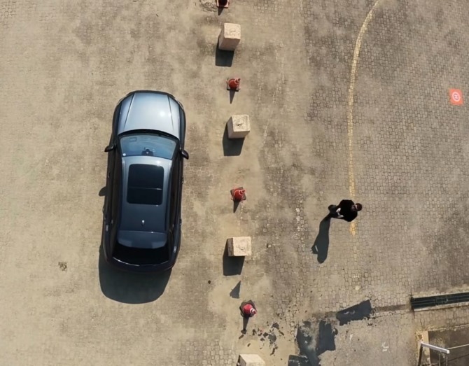 DJI 아바타 360이 아우디 RS Q8 차량을 항공샷으로 촬영하고 있다. 사진=육동윤 기자