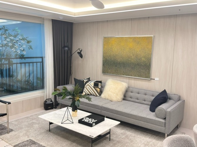 포스코이앤씨는 27일 서울시 용산구 한강로3가 하우징 갤러리에 더샵 신길센트럴시티의 견본주택을 열고 일반분양에 들어갔다. 사진은 견본주택에 마련된 전용면적 84㎡A타입 거실. 사진=최재민 기자