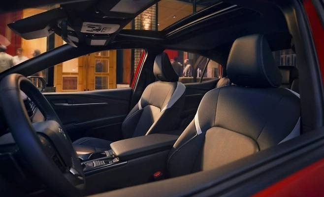 2026년형 캠리 나이트셰이드 에디션 인테리어 사진=토요타