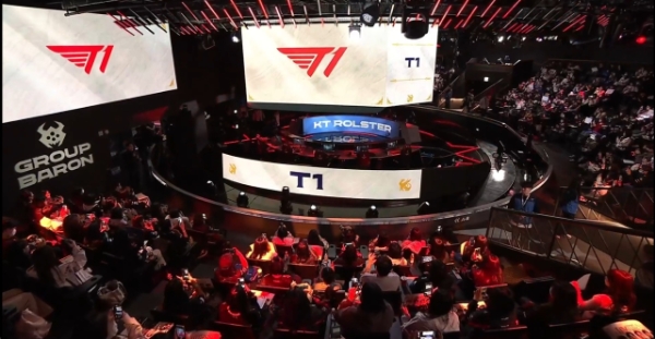 서울 종로 그랑서울 LCK(리그 오브 레전드 챔피언스 코리아) 아레나에서 2026년 1월 26일, LCK컵 그룹스테이지 T1과 KT 롤스터가 맞붙은 날 경기장의 모습. 사진=SOOP LCK 공식 채널
