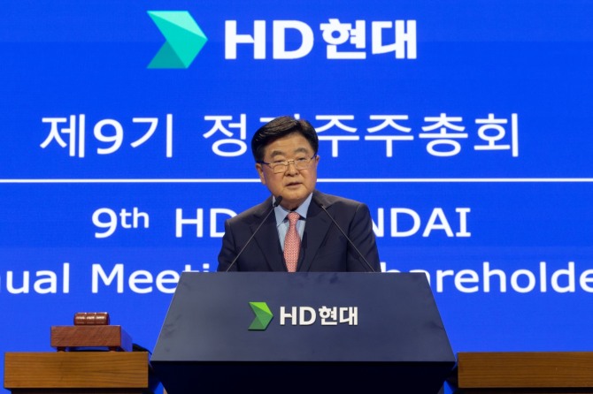 권오갑 주주총회 의장이자 명예회장이 31일 인사말을 하고 있다. 사진=HD현대