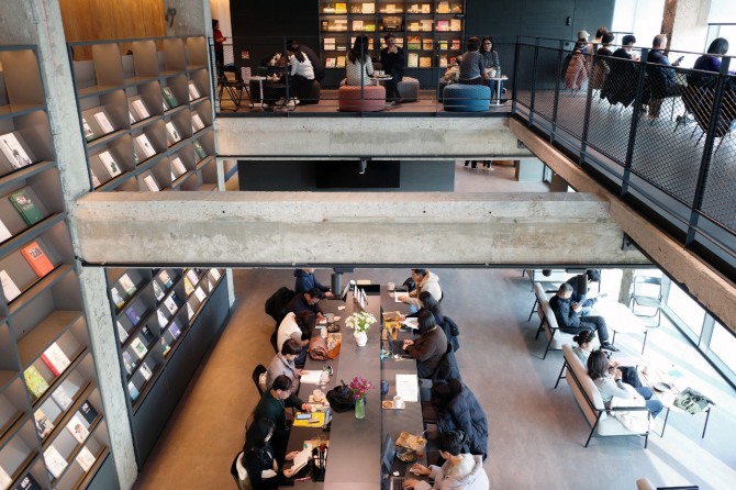 수원시 지관서가 내부 전경. 사진=경기관광공사