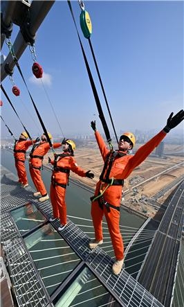 청라하늘대교의 ‘엣지워크’ 전경. 사진=인천시