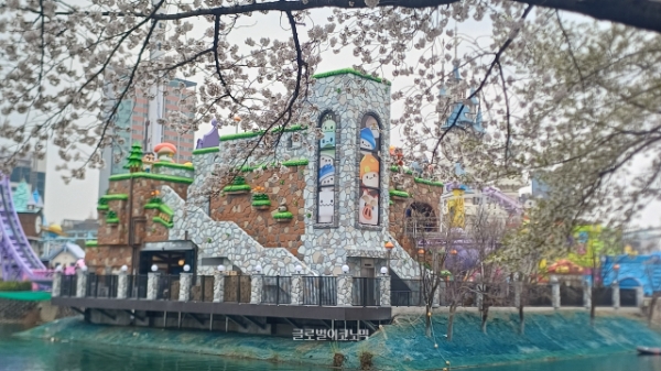 서울 잠실 석촌호수에서 바라본 메이플 아일랜드의 모습. 사진=이원용 기자