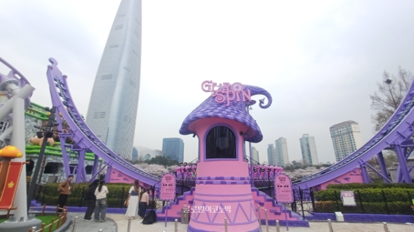 자이로 스핀 역시 메이플 아일랜드 공간에 맞춰 보라색으로 꾸며졌다. 사진=이원용 기자