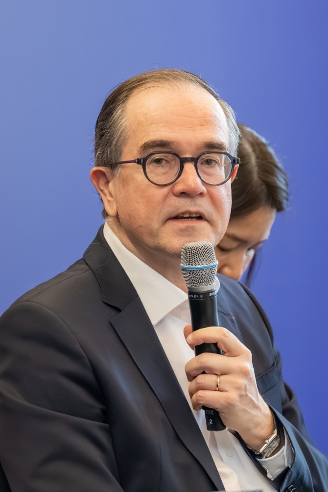 프랑수아 프로보 르노 그룹 회장이 국내 기자단과 인터뷰를 진행하고 있다. 사진=르노코리아