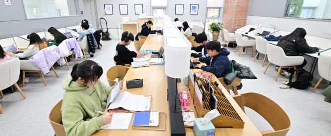 포천 자기주도학습센터에서 학생들이 공부하고 있는 모습. 사진= 포천시