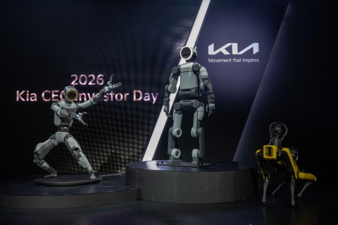 보스턴다이나믹스 아틀라스, 스팟. 사진=기아