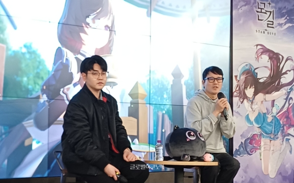 넷마블 구로 사옥 지타워에서 4월 9일 '몬길: 스타다이브' 미디어 공동 인터뷰가 열렸다. 이다행 넷마블 사업부장(왼쪽)과 김건 넷마블몬스터 대표가 기자 질의에 답변하고 있다. 사진=이원용 기자