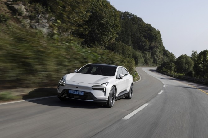 폴스타 4 프로모션 관련 이미지