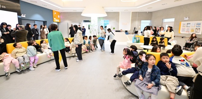 포천시 교육문화복합공간 ‘두런두런’에 아이들로 가득찬 모습. 사진= 포천시