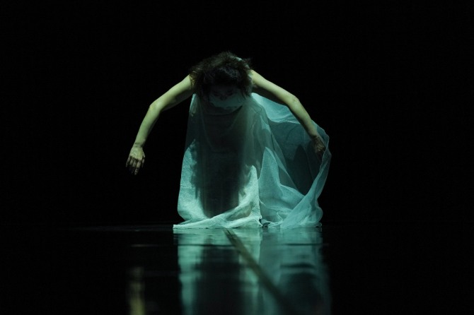 정경화 안무·연출의 '까마귀 탱고 Ⅱ'