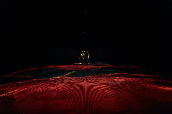 정경화 안무·연출의 '까마귀 탱고 Ⅱ'